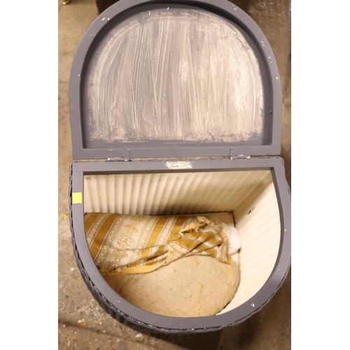 667 - Lloyd Loom laundry basket