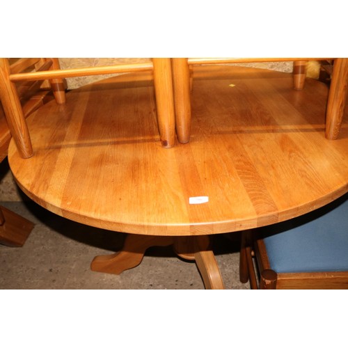 706 - Oak round table & set of 4 oak chairs