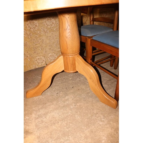 706 - Oak round table & set of 4 oak chairs