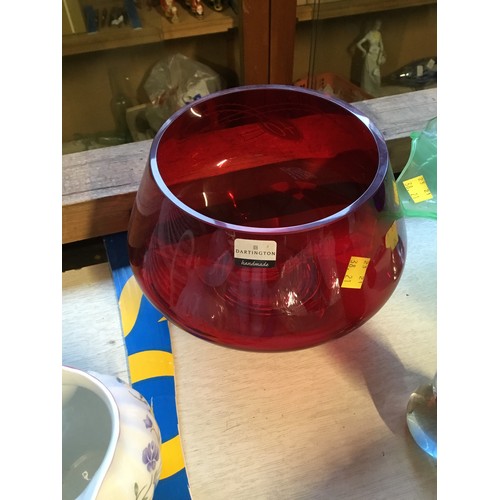 637 - Large peacock design glass centre bowl & coloured glass