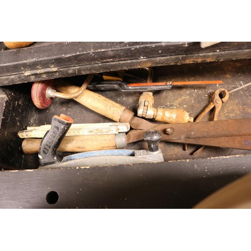 151 - carpenters wooden chest containing planes/saws/other tools