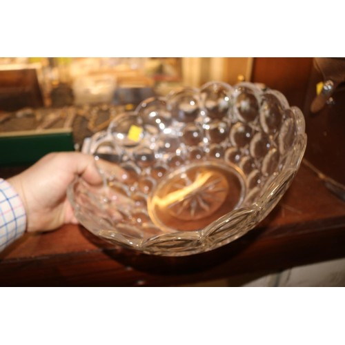 562 - Cut glass fruit bowl