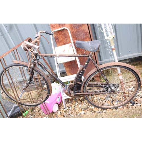 7 - Antique gents bike