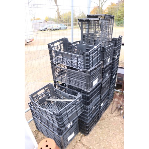 40 - 20 x black stacking crates