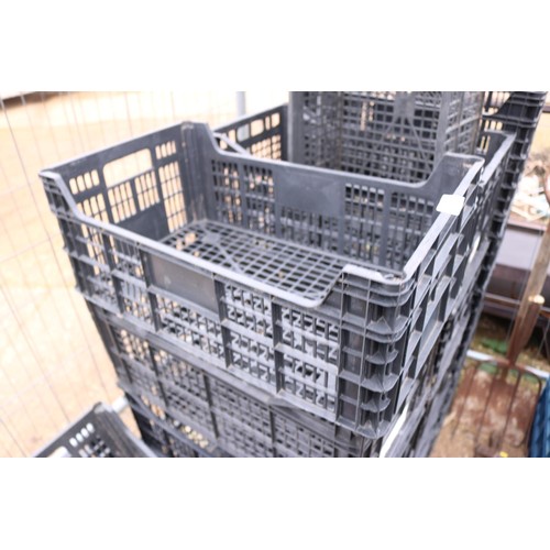 40 - 20 x black stacking crates