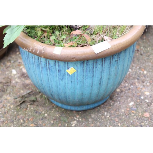 91 - Ribbed glazed pot