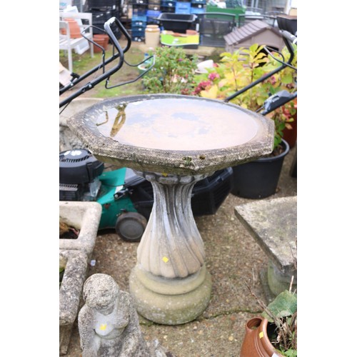 93 - Large bird bath