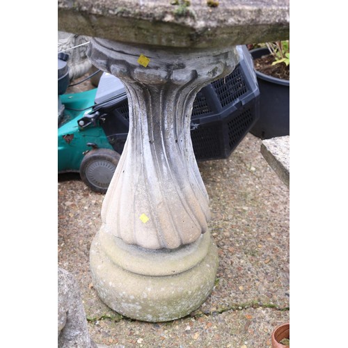 93 - Large bird bath