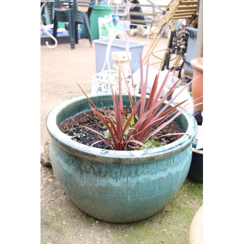 102 - Large green glazed pot