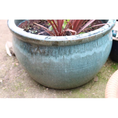 102 - Large green glazed pot