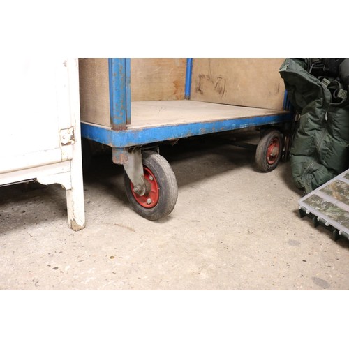 140 - Geest 4 wheel trolley