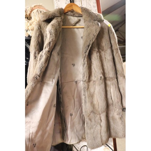 173 - Vintage real fur coat & stole