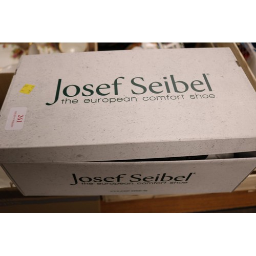 261 - New Josef Seibel black, size 40 carole slip-ons