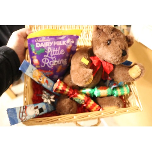 547 - Box of baskets, incl Christmas teddy in a basket