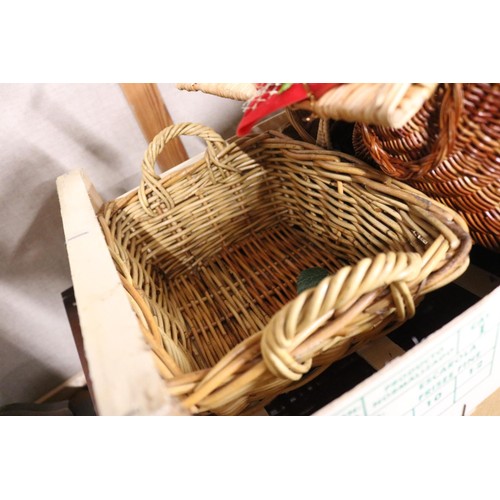 547 - Box of baskets, incl Christmas teddy in a basket