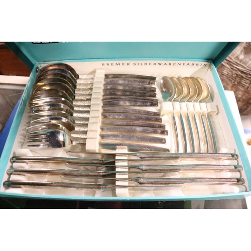 662 - Qty of cutlery