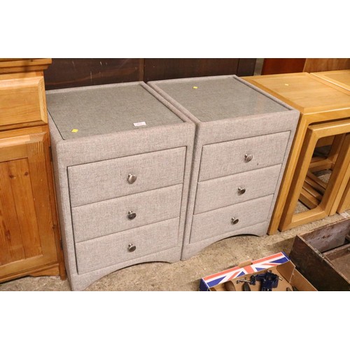 814 - Pair of 3 drawer bedside cabinet