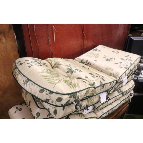 817 - Set of garden furniture cushions