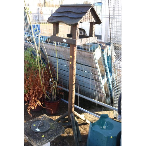 32 - Wooden bird feeder stand