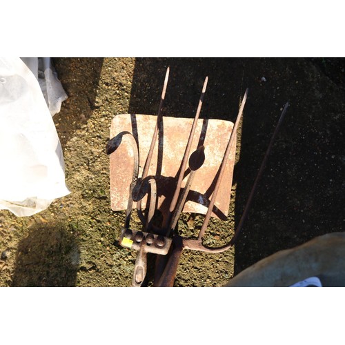 41 - Old garden tools (shovel, fork & prong thing)