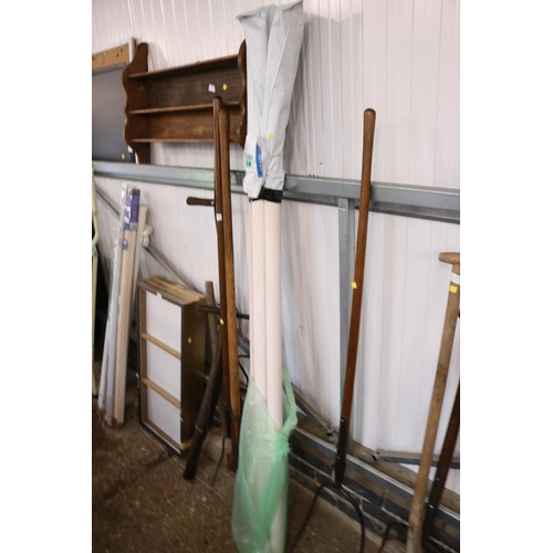 125 - Roller blinds x2, cream/beige, v good condition