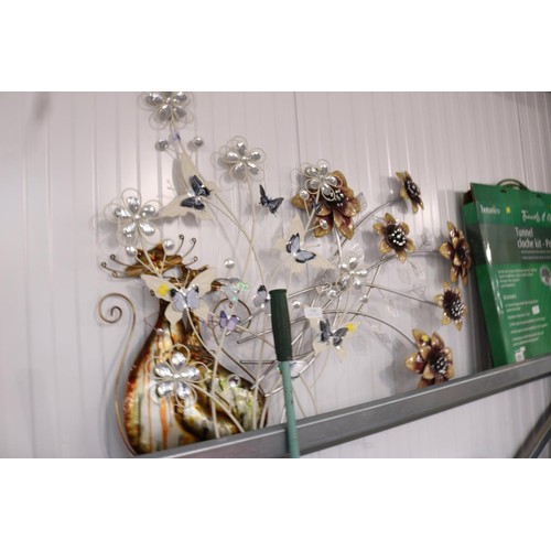 126 - Metal flower wall art & a cat