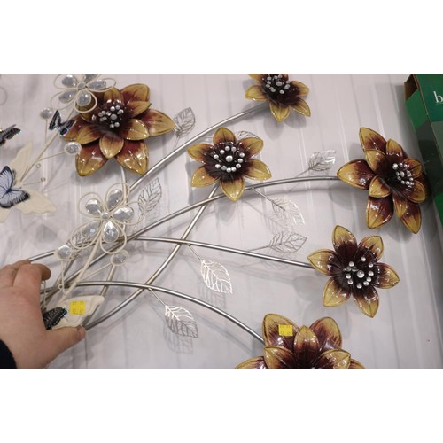 126 - Metal flower wall art & a cat