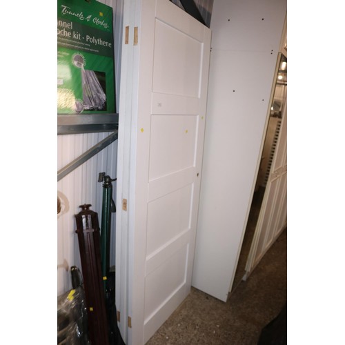 132 - 3 Howdens 4 panel shaker doors