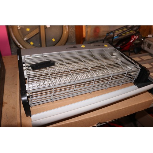 170 - Vermatik uv fly trap - warranted until 12 noon Tuesday following the above sale