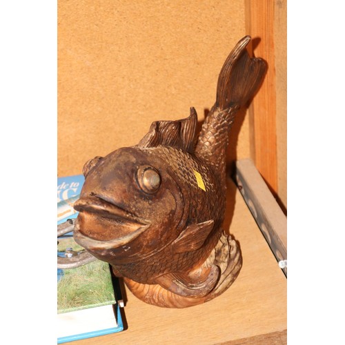 559 - Large fish, others & related items of fishing