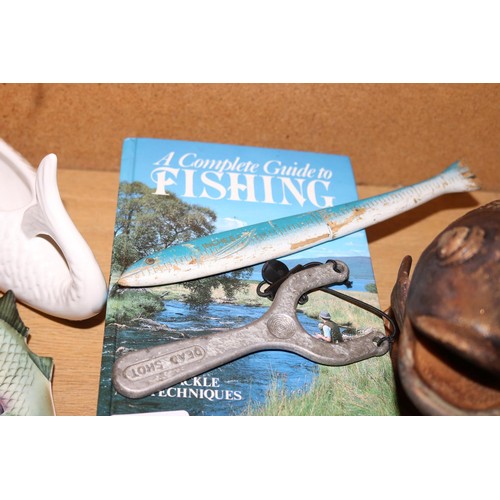 559 - Large fish, others & related items of fishing