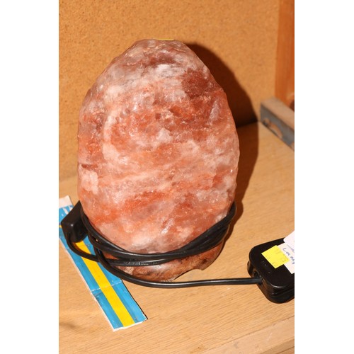 564 - Salt lamp - warranted until 12 noon Tuesday following the above sale