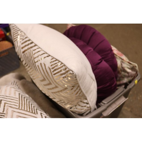 700 - 3 boxes of various cushions, seat pads, throws & linen