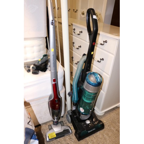 707 - Hoover vacuum cleaner & Morphy Richards cordless (no charger) & attachments - warranted until 12 noo... 