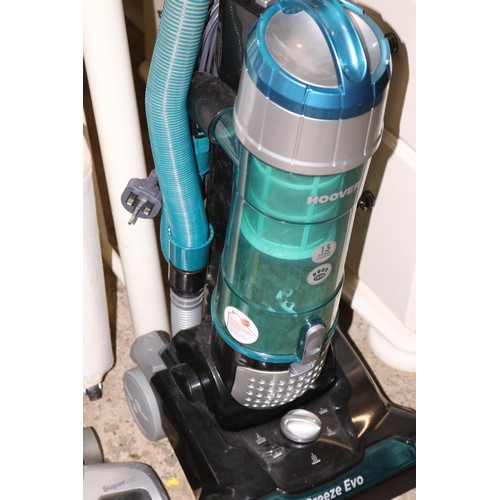 707 - Hoover vacuum cleaner & Morphy Richards cordless (no charger) & attachments - warranted until 12 noo... 