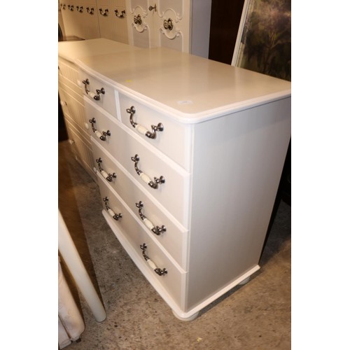 708 - Chest of drawers