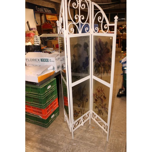 709 - Metal screen with glass decorative paels