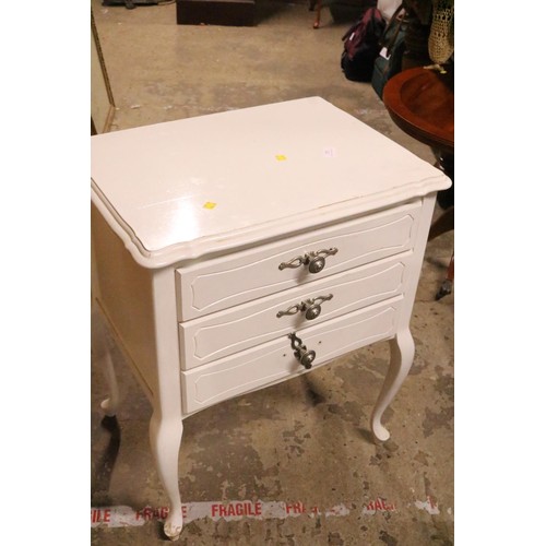 644 - 3 drawer bedside white chest