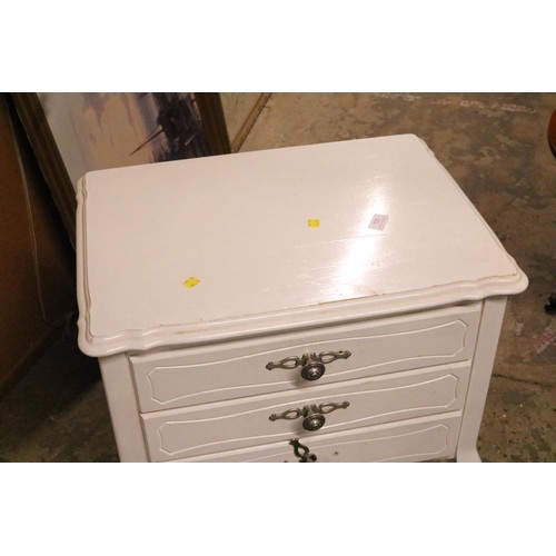 644 - 3 drawer bedside white chest