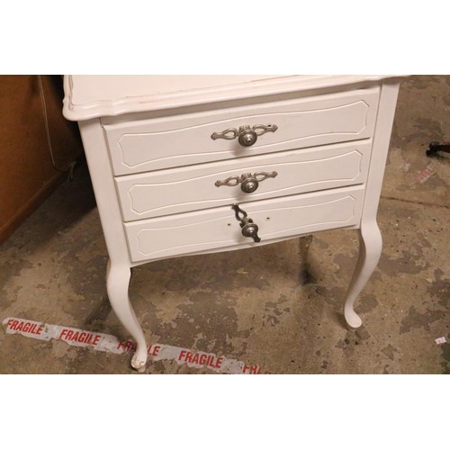 644 - 3 drawer bedside white chest