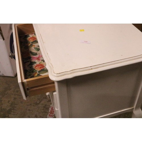 644 - 3 drawer bedside white chest