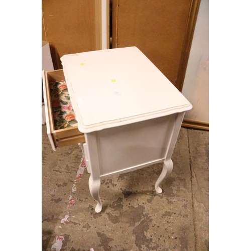 644 - 3 drawer bedside white chest