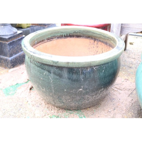 17 - Call round garden planter dark green