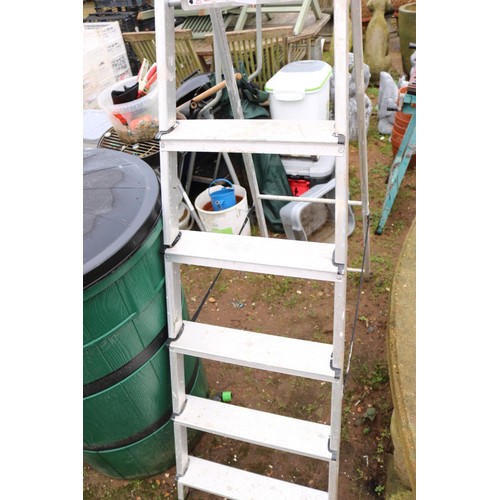 33 - Metal stepladder