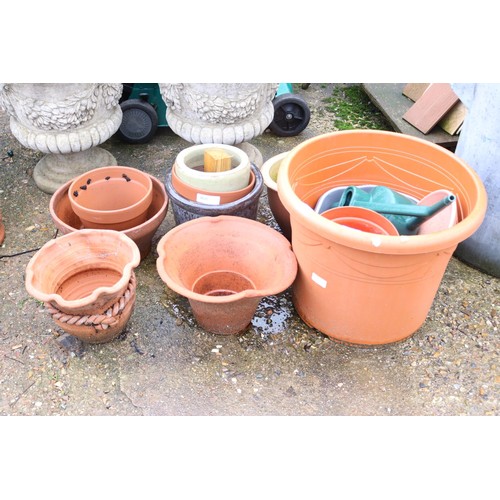 60 - Quantity of various plastic garden pots some large some small