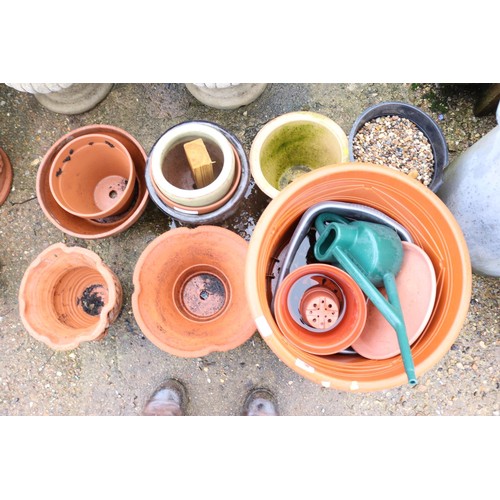 60 - Quantity of various plastic garden pots some large some small