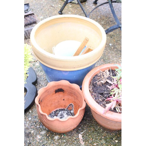 70 - 6 x various garden plant pots