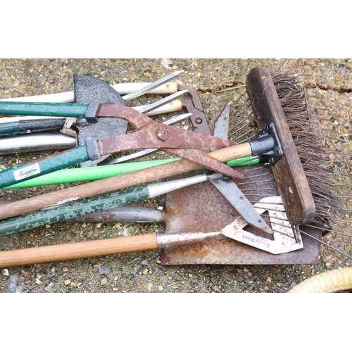 76 - Qty of garden tools