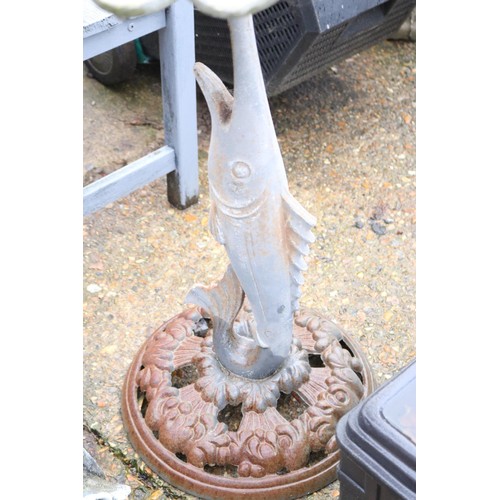 84 - Cast iron bird bath depicting fish stand & shell bath