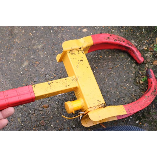 90 - Wheel clamp with keys